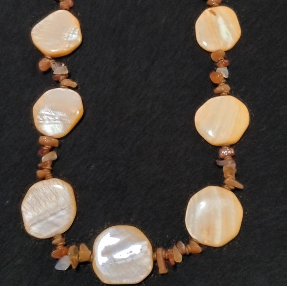 Necklace pearly peach summer vibes beachy - Picture 1 of 5